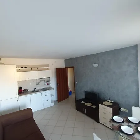 Apartment затворено - Number 5